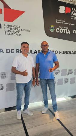 Felipe Variedade e Sérgio Folha participaram da cerimonia de entrega de matrículas para moradores do Jardim Belizário