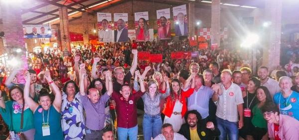 Cerca de 5 mil embuenses compareceram ao lançamento da pré candidatura de Rosangela Santos