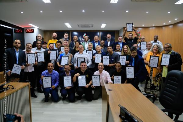 Câmara de Itapevi presta homenagem à imprensa da região