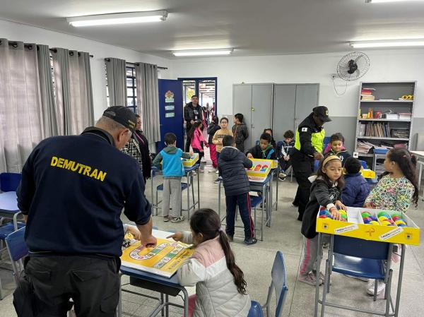 Maio Amarelo: atividades lúdicas ensinam sobre segurança no trânsito