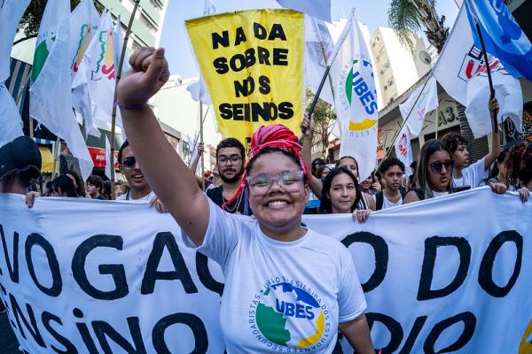 QUEM TEM MEDO DOS ESTUDANTES? 