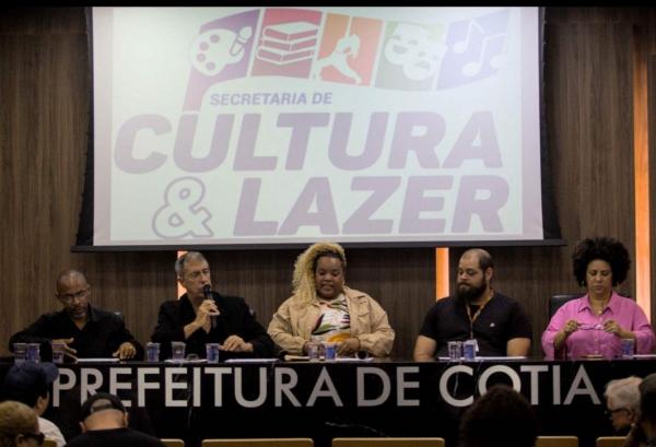 Em reunião com artistas, Prefeitura de Cotia anuncia liberação de pagamentos do PNAB