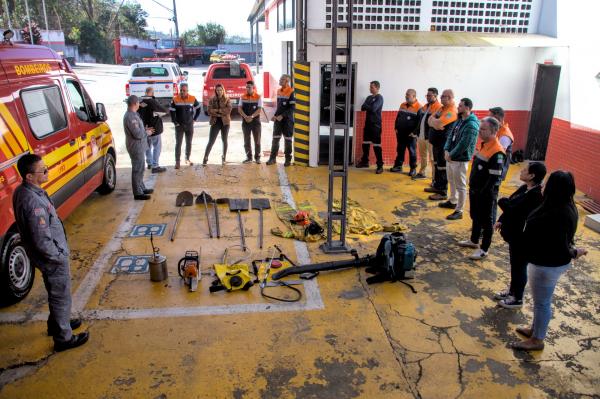 Cotia sem Fogo: Defesa Civil e Meio Ambiente participam de capacitação sobre combate a incêndios florestais