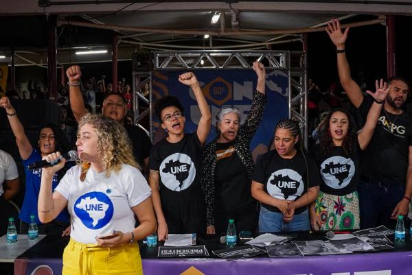 Emoção, memória e resistência marcam a abertura do 60º CONUNE