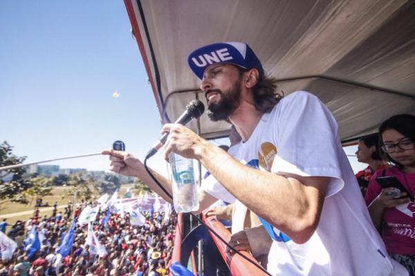 “Retaliação à UNE”, por Iago Montalvão