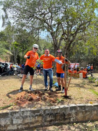 Dia da Árvore é celebrado com passeio ciclístico e plantio de Ipê amarelo   