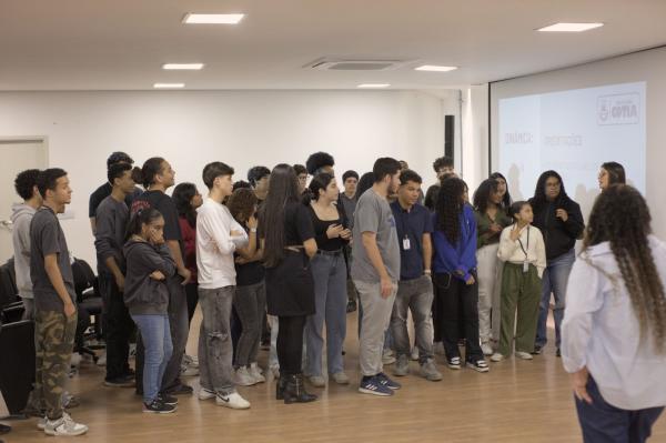 Estagiários da Prefeitura de Cotia participam de evento sobre desenvolvimento pessoal e profissional