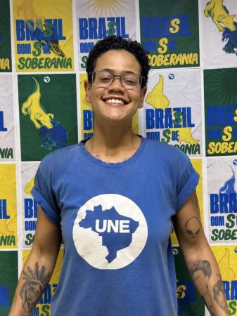 Mineira de 26 anos, ela traz no currículo ocupações estudantis, resistência ao governo Zema e a defesa de uma reforma universitária popular 