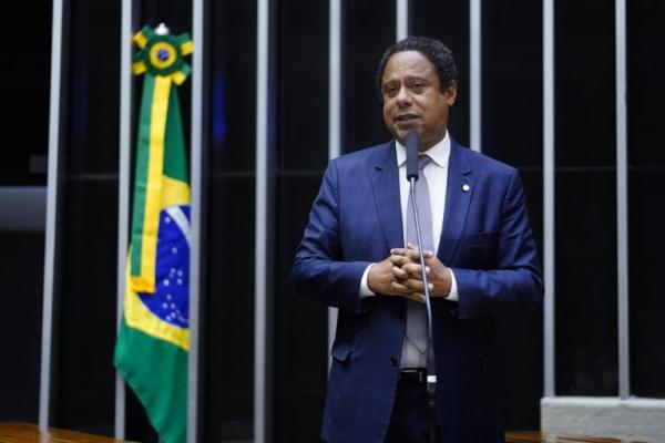 UNE propõe atualização da Lei do Estágio para garantir direitos aos estudantes