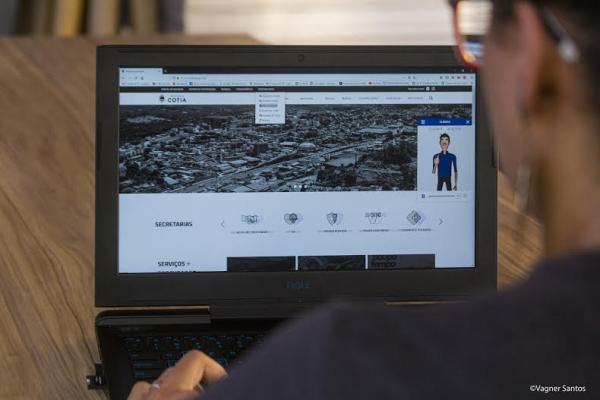 Prefeitura de Cotia estreia novo portal institucional com acessibilidade