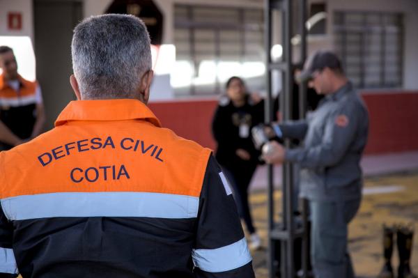 Defesa Civil de Cotia está em alerta para tempestades e ventos fortes