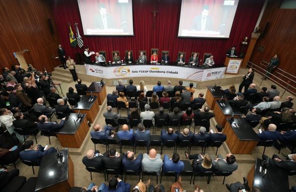 Cotia recebe Selo Prata de Ouvidoria Cidadã do Tribunal de Contas