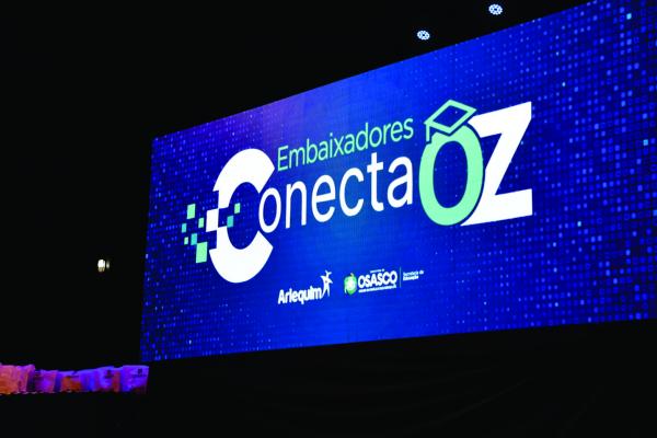 Programa Embaixadores Conecta OZ homenageia alunos e professores da rede municipal de ensino
