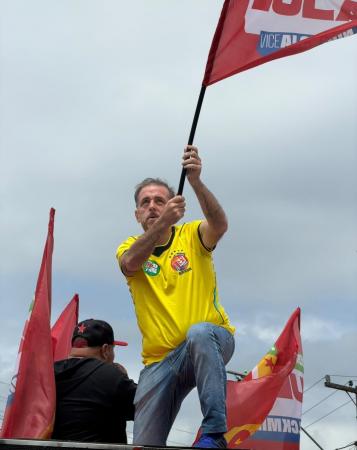 Dr. Silvio Cabral celebra vitória histórica de Lula e virada eleitoral em Cotia durante sessão da Câmara Municipal nesta terça-feira (27)