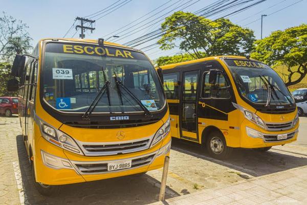 Cotia recebe dois novos ônibus e amplia a frota do Transporte Escolar Gratuito