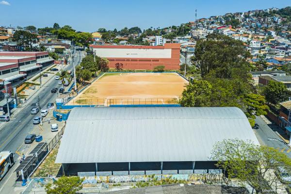 Retomada a construção da quadra do Jardim Leonor
