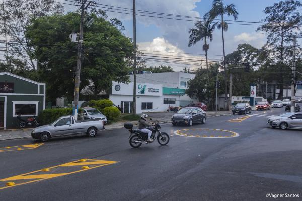 Settrans instala rotatória no encontro da São Camilo com a José Felix, na Granja Viana   