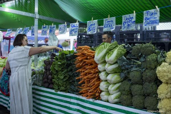 População aprova a Feira Noturna do Parque São George, região da Granja Viana   
