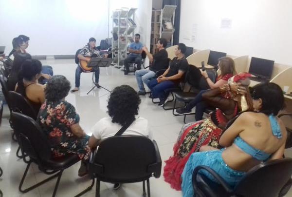 Sábado, 9/11, é dia de ‘Sarau na Biblioteca’ com microfone aberto