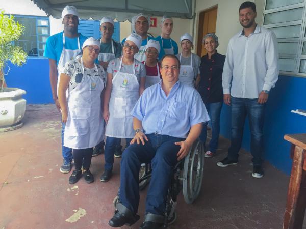 Em parceria com a Prefeitura, iniciativa da APAE promove a inclusão de deficientes no mercado de trabalho