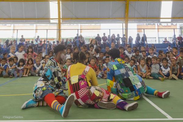 Alunos da EM do Caputera acompanham apresentação de teatro “Se essa rua fosse minha”