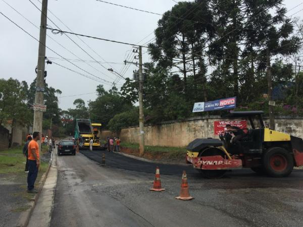 Prefeitura inicia a pavimentação da rua dos Mognos, no Recanto Verde