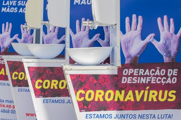 No enfrentamento da Covid-19, Prefeitura de Cotia instala pias e distribui itens de higienização das pessoas em situação de rua