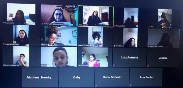 Em Cotia, alunos do curso de teatro seguem com aulas por videoconferência durante a pandemia