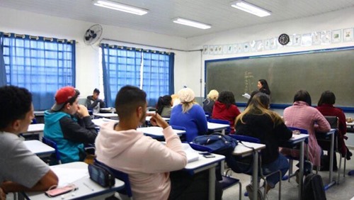 Começam as aulas de inglês oferecidas gratuitamente pela Secretaria da Juventude