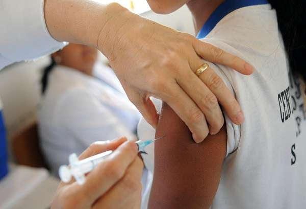 Adolescentes de 11 e 12 anos devem ser vacinados contra meningite ACWY