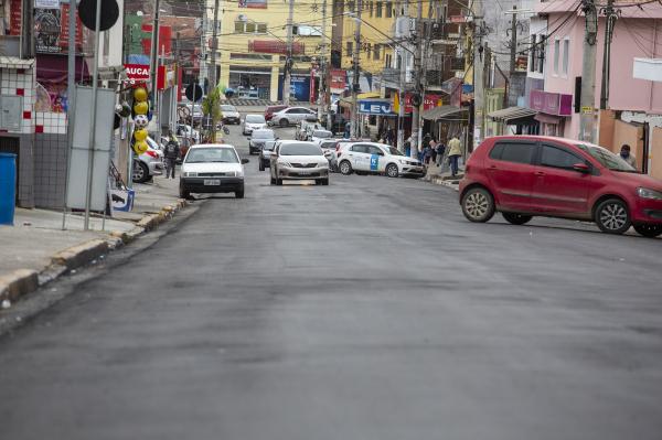 Av. Inocêncio Pires de Oliveira, em Caucaia, passa por revitalização do pavimento