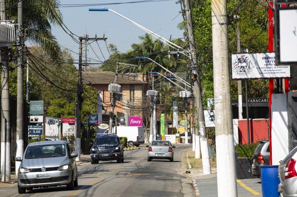 Prefeitura instala lâmpadas LED no Parque São George e na Estrada da Roselândia
