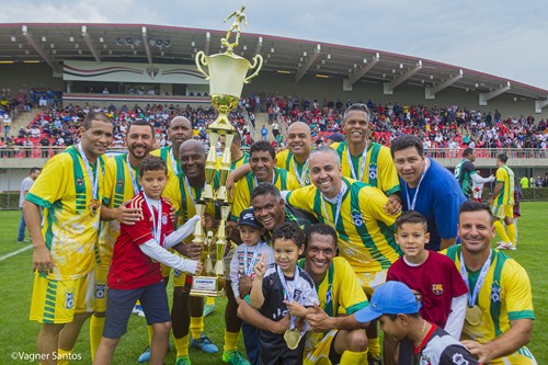 Pq. Alexandre levanta o caneco da 1ª divisão e o Estrela vence na categoria Veterano 40, do campeonato de futebol