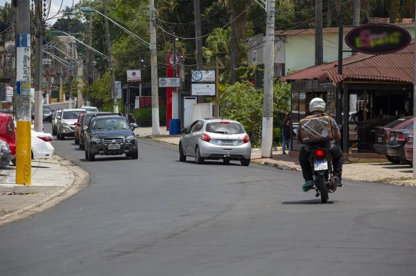 Revitalização da Rua José Félix de Oliveira, na Granja Viana, chega à fase final