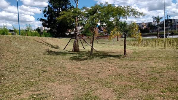 Semana começa com limpeza e roçagem no Jd. Primavera