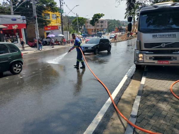 Sábado (23) foi dia mutirão de limpeza na região central de Cotia