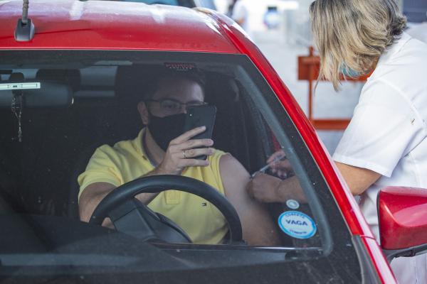 Covid19: Cotia abre agendamento da vacina para pessoas com 50+