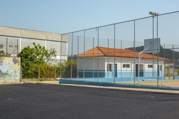 Realizada a pavimentação do estacionamento da área de lazer e esporte do Atalaia