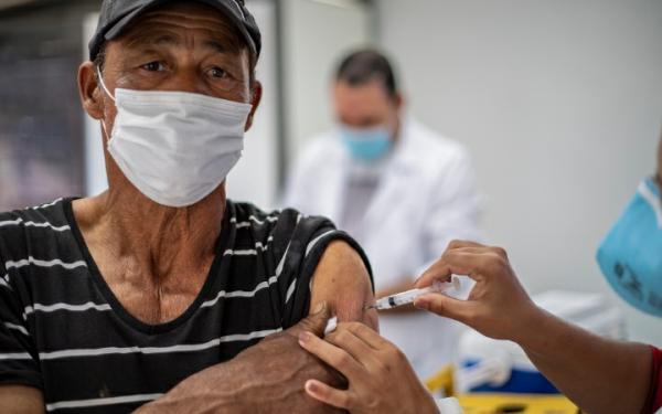 Covid19: Cotia reduz para 60+ a idade para recebimento da dose adicional da vacina
