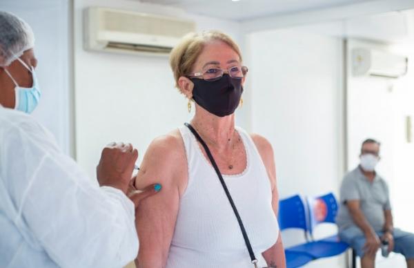 Covid: Cotia inicia vacinação com dose de reforço em adultos que tomaram 2 doses há pelo menos 5 meses