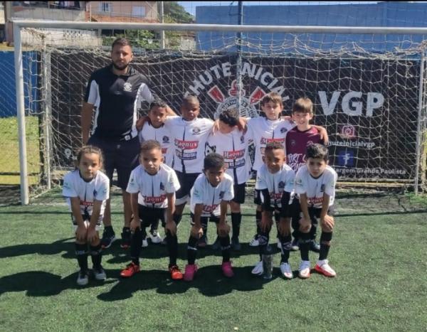 Escolinhas de futebol do Corinthians e Primeiro Gol realizaram amistoso