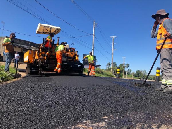 Rua Maria Quitéria, no Jd. Japão, passa por recapeamento em toda a sua extensão   