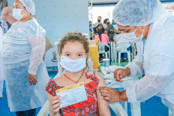 Prefeitura de Carapicuíba realiza vacinação de crianças no Plaza Shopping