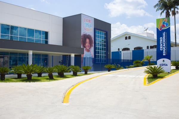 Prefeito de Cotia inaugura creche para mais de 500 crianças em Caucaia