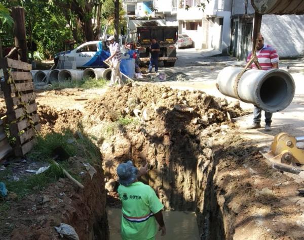 Prefeitura aumenta capacidade de vasão em galeria de drenagem no Jd. Sabiá