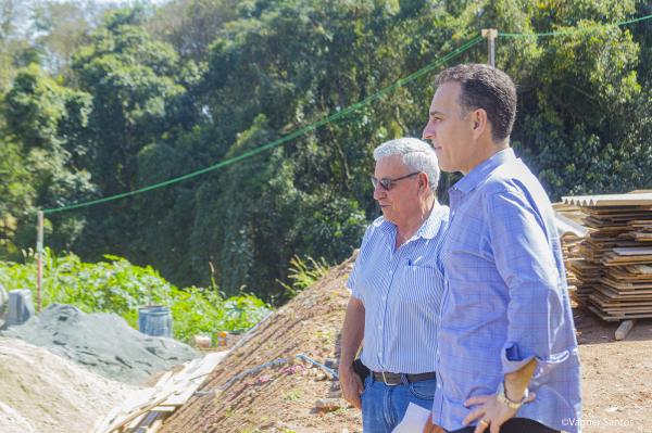 Prefeito Rogério Franco vistoria obras da nova UBS do Mirizola