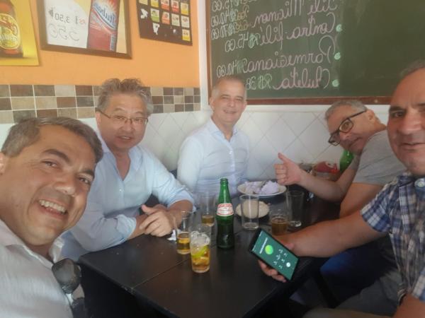 Márcio França almoça com amigos em bar