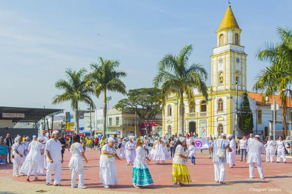 Uma multidão junta pela Cultura de PAZ em evento realizado na cidade de Cotia