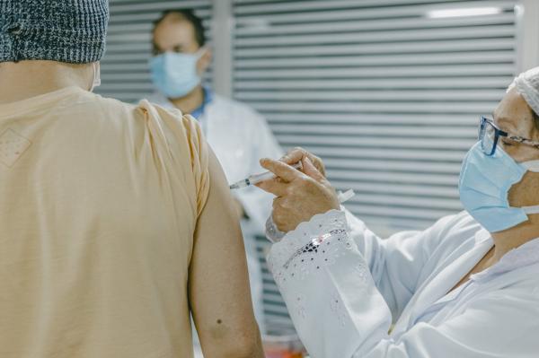 Cotia amplia 2ª dose adicional da vacinação contra covid para pessoas com 40+