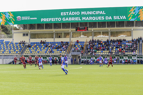 A grande final do Campeonato Municipal de Futebol traz alegria para os jogadores e emociona o público presente